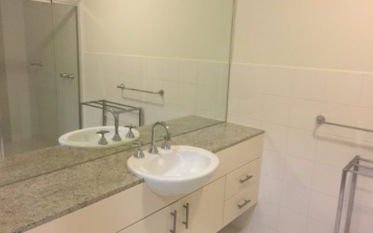 205/8 Clay Drive, Doncaster